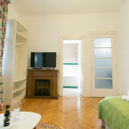 Bright Studio In The Heart Of The City With Netflix Bucharest Exterior photo