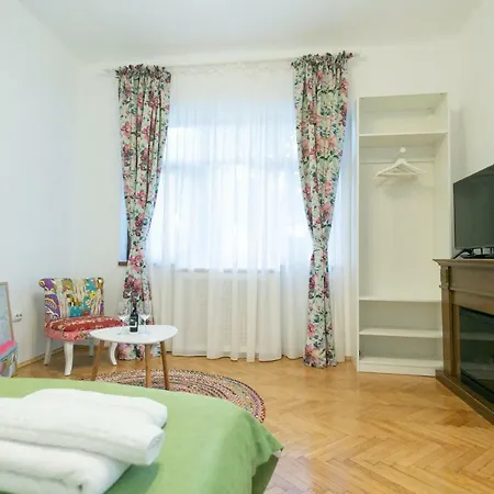 Bright Studio In The Heart Of The City With Netflix Bucharest Exterior photo