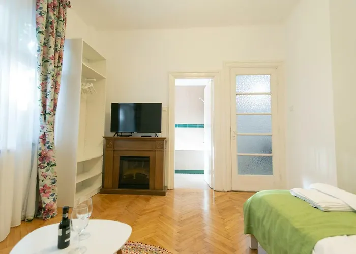 Bright Studio In The Heart Of The City With Netflix