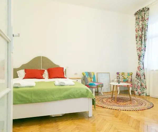 Bright Studio In The Heart Of The City With Netflix
