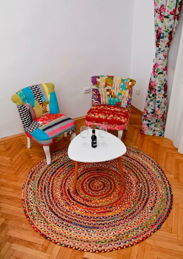 Bright In The Heart Of The With Netflix Apartment *