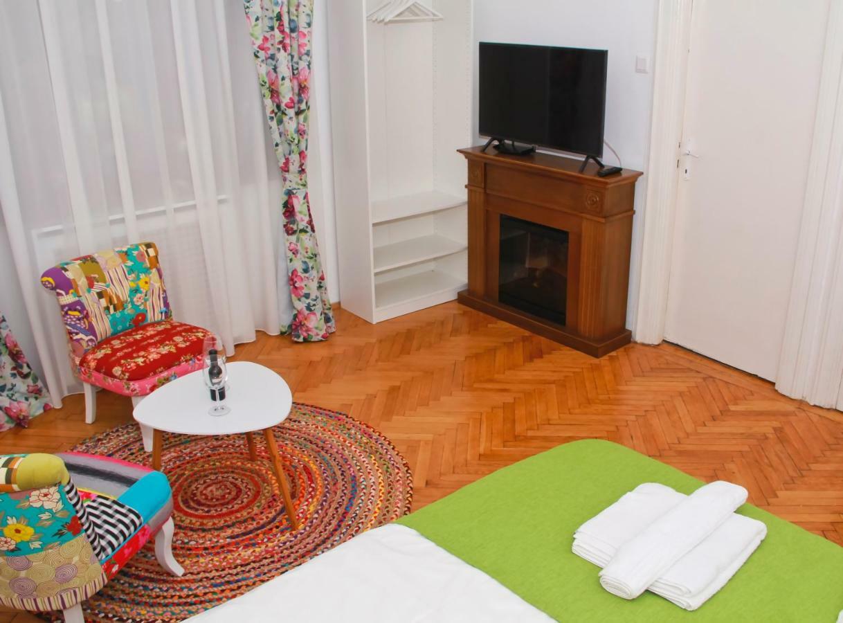 Apartment Bright In The Heart Of The With Netflix Bucharest