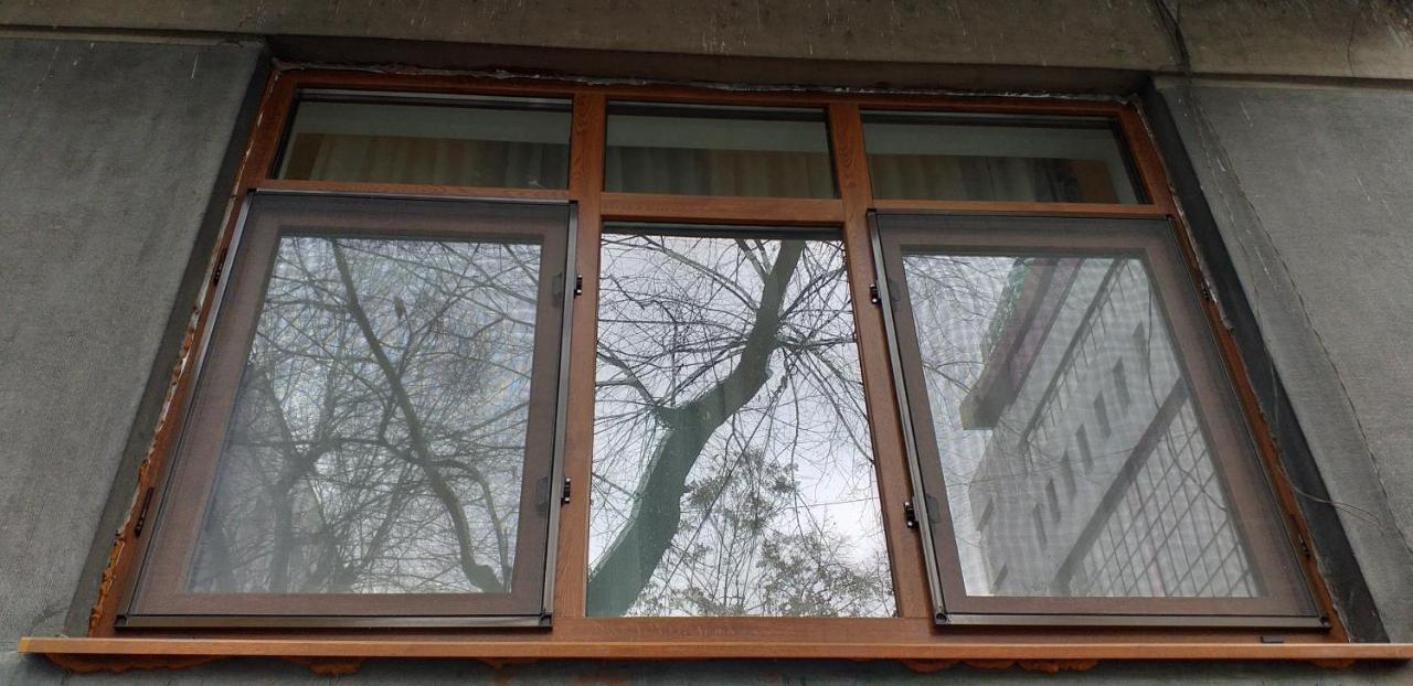 Bright In The Heart Of The With Netflix Apartment *